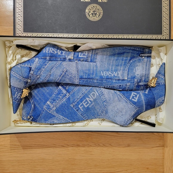 Rare Runway Fendace Medusa head Zucca monogram Denim Jacket faux fur attachment - Picture 10 of 16